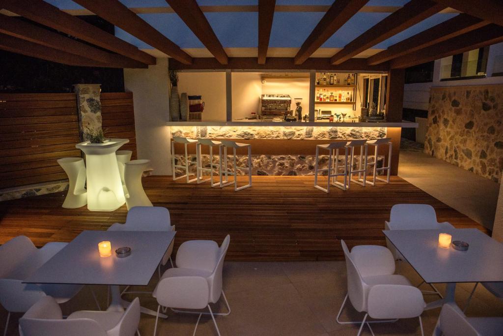 Lounge nebo bar v ubytování Poseidon Hotel