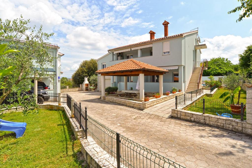 Vonkajšia záhrada v ubytovaní Apartments Veljko 100