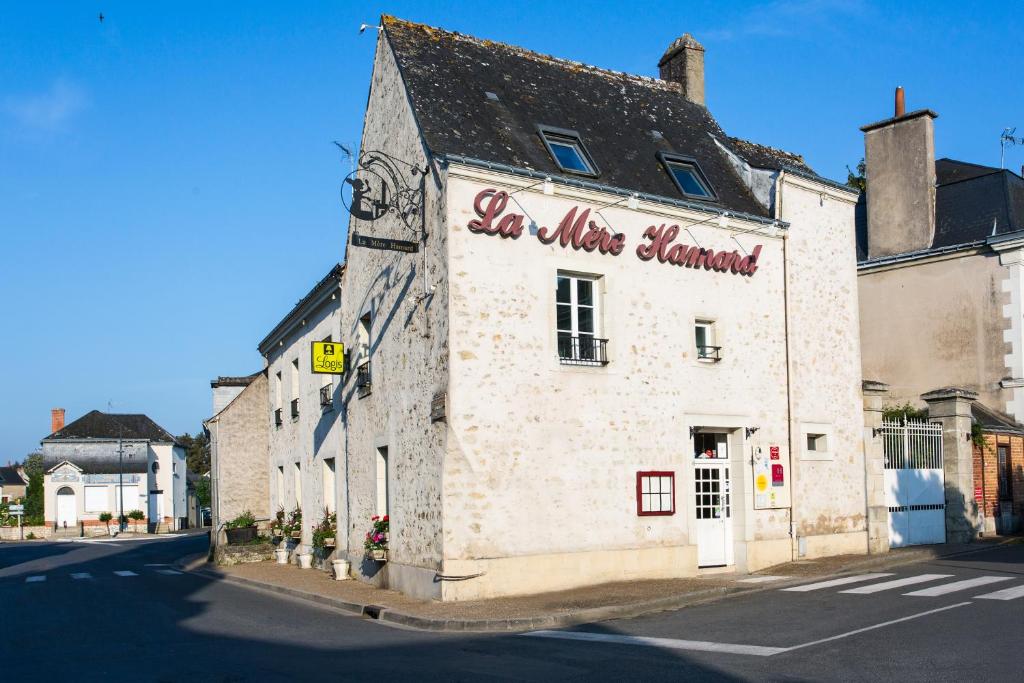 an old building with graffiti on the side of it at Logis Hôtels Restaurant La Mère Hamard in Semblançay