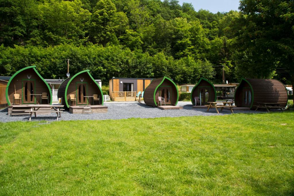 a group of tiny houses in a park at Leaf Du Nord in Dirbach