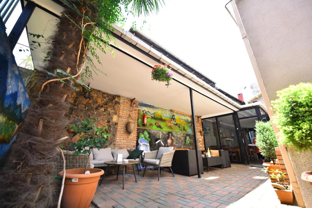 Patio nebo venkovní prostory v ubytování Hotel Phaliashvili