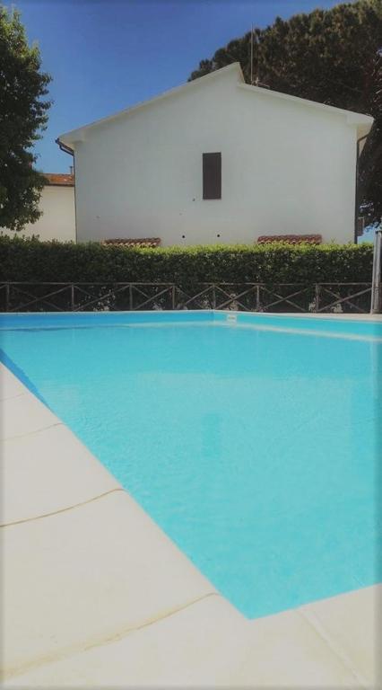 Bazén v ubytování Hotel Residence I Briganti di Capalbio nebo v jeho okolí