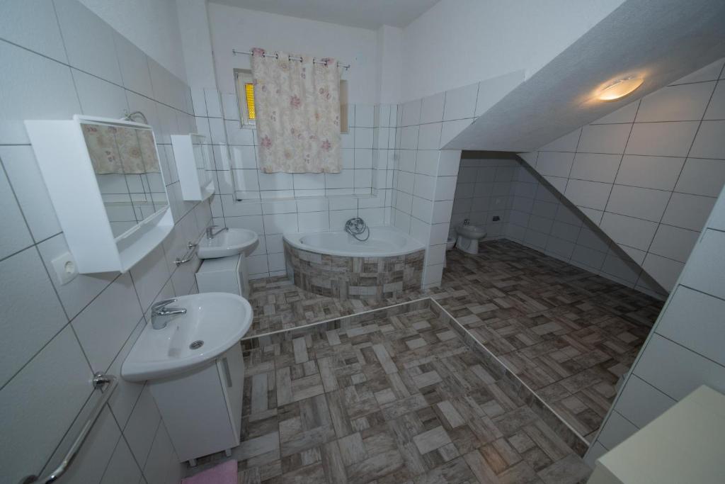 Kúpeľňa v ubytovaní Apartment Bušljeta