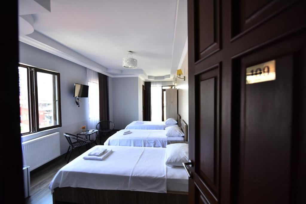Postel nebo postele na pokoji v ubytování Hotel Phaliashvili