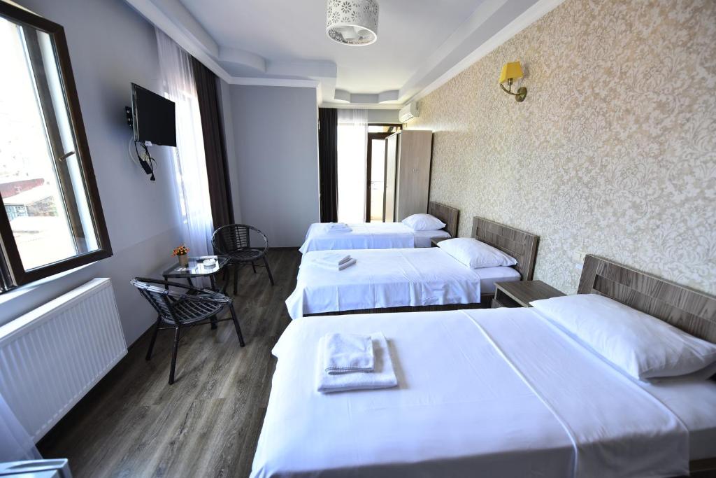 Postel nebo postele na pokoji v ubytování Hotel Phaliashvili