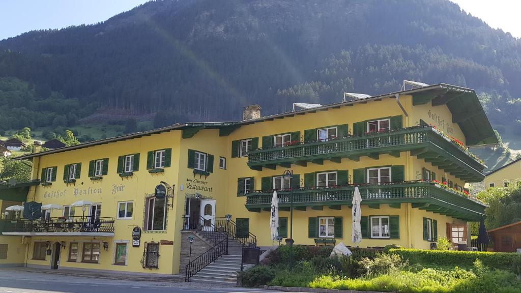 Nespecifikovaný výhled na hory nebo výhled na hory při pohledu z hotelu