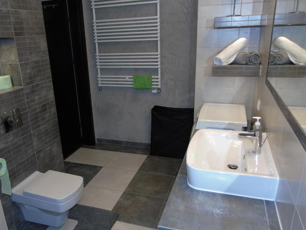 Kúpeľňa v ubytovaní MOne - fajny apartament w centrum Wrocławia