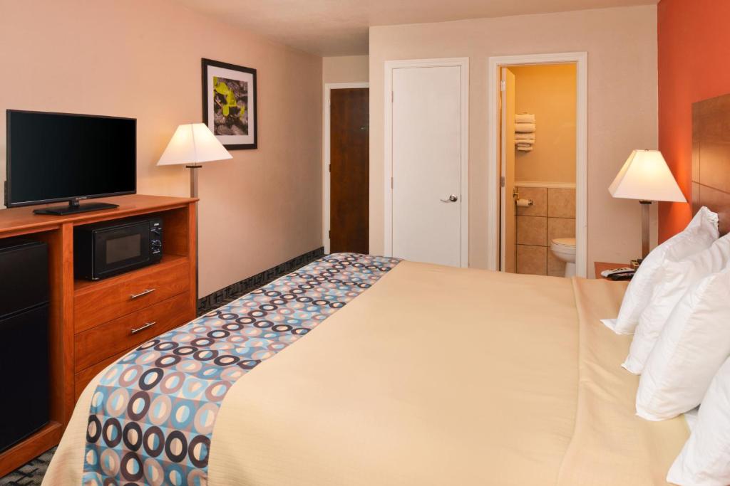 Motel 6 Putnam CT - King Room - No Fumadores