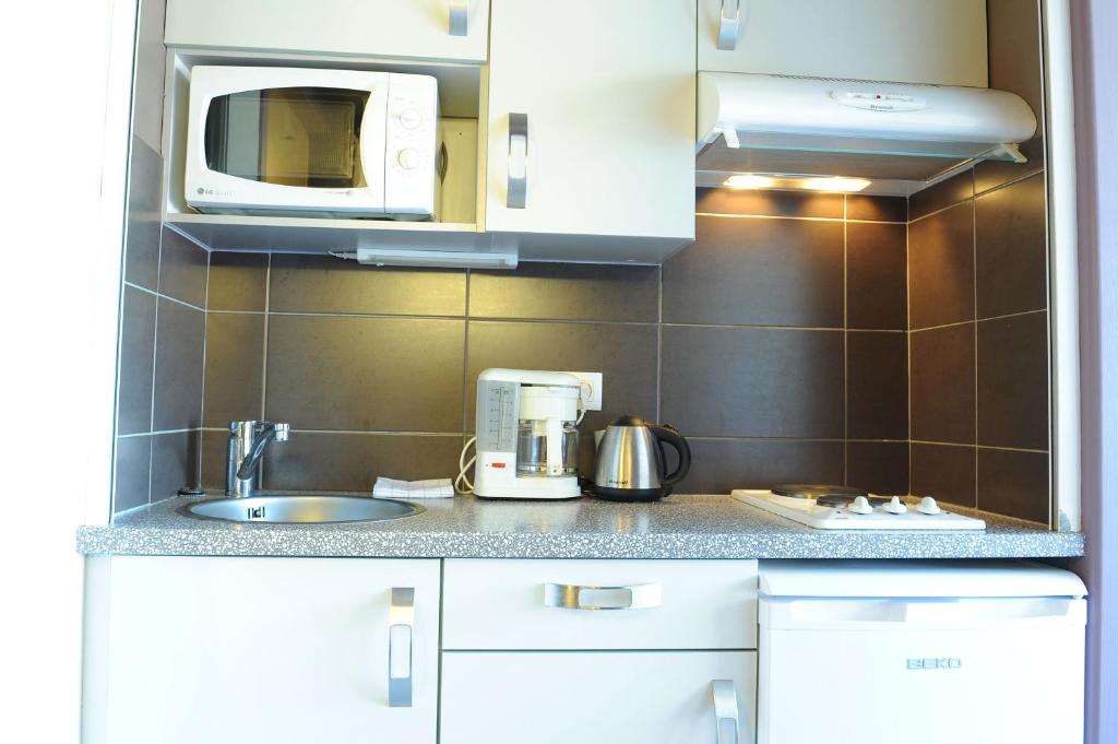 Kuchyň nebo kuchyňský kout v ubytování Hotel & Appartements Gochoki