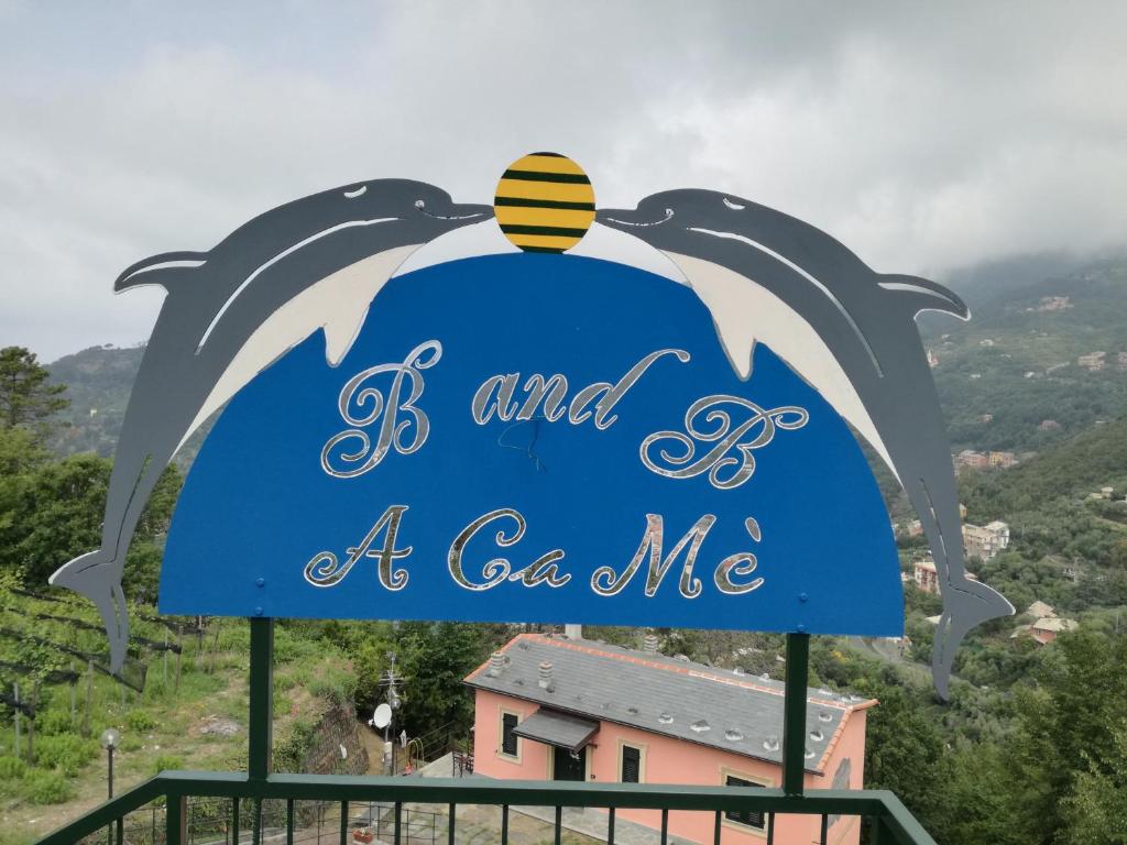 a sign that says be and a gas me at A Ca Mè in Bonassola