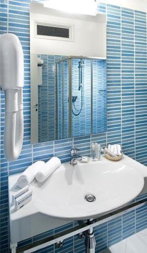 Koupelna v ubytování Hotel Caravelle