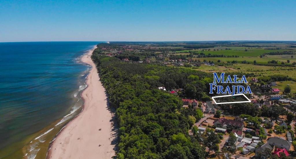 an aerial view of the beach and the make a flida sign at Mała Frajda in Pustkowo