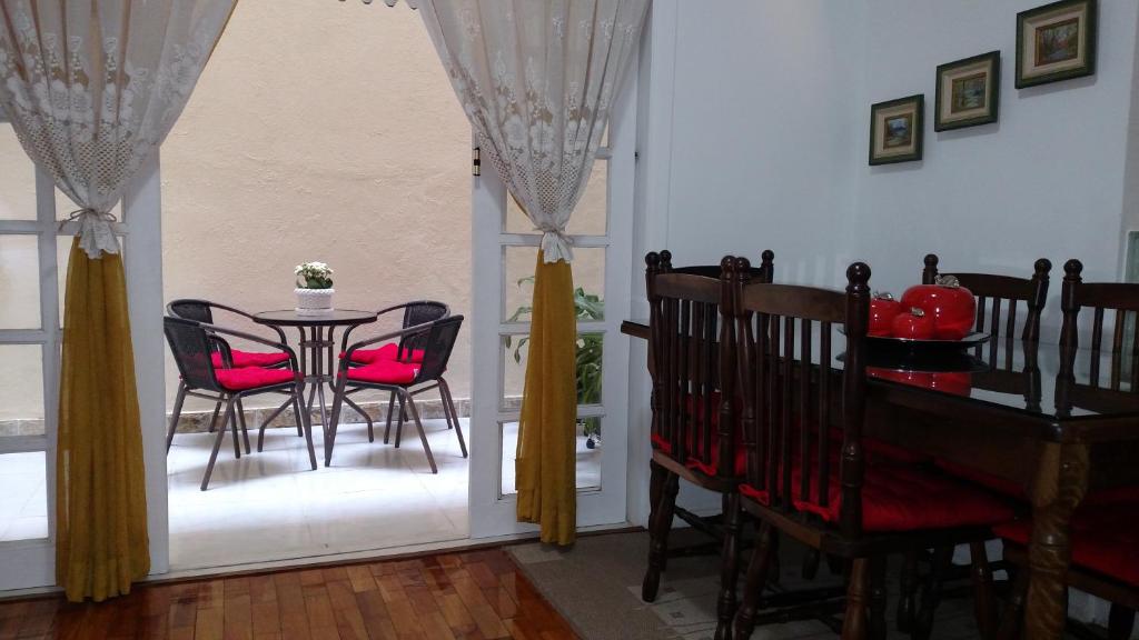  Aconchegante ao lado do shopping com garagem e Wifi