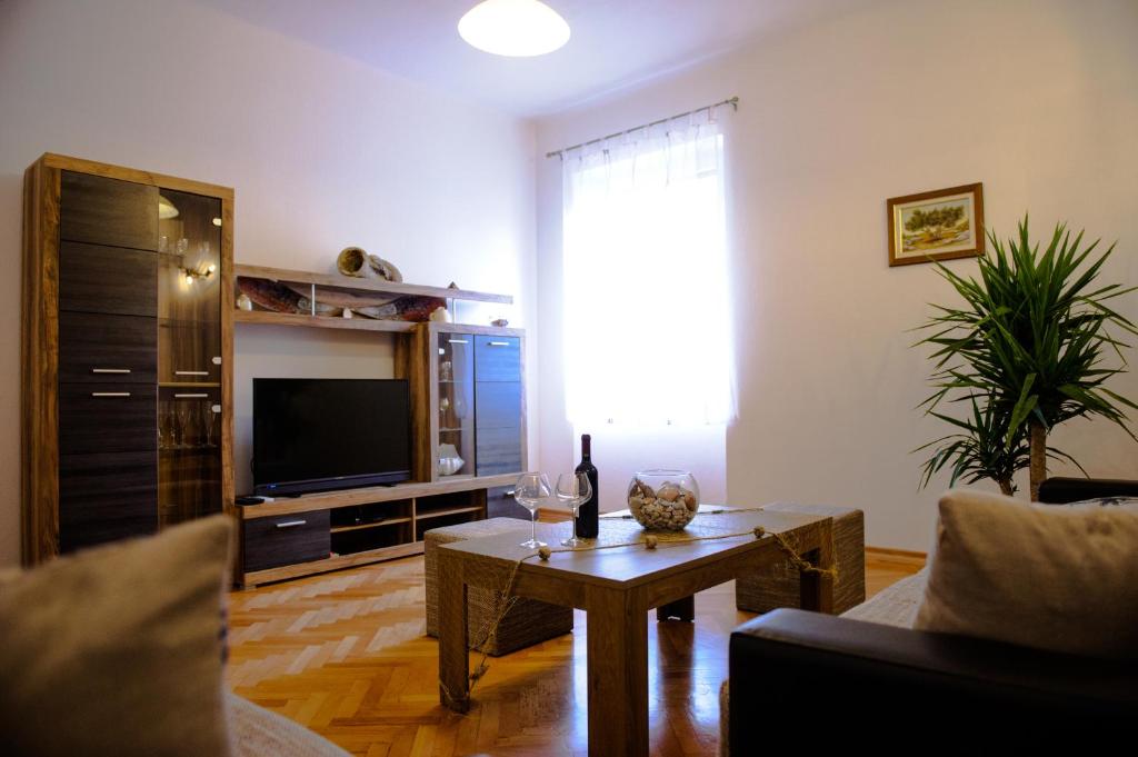 Televízia a/alebo spoločenská miestnosť v ubytovaní Dundo Baldo Apartment