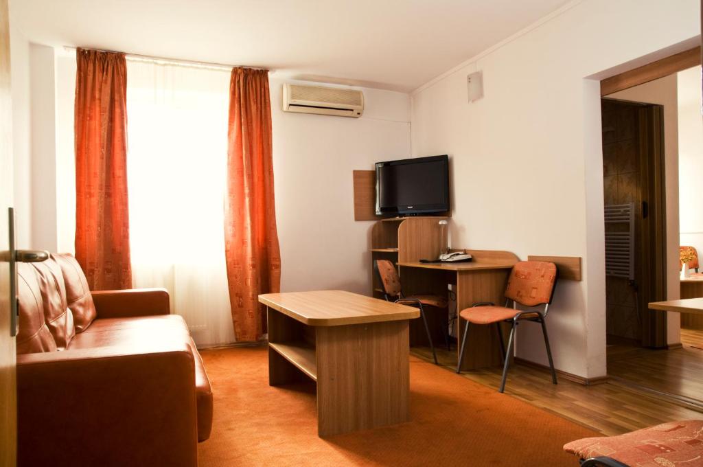 TV a/nebo společenská místnost v ubytování Hotel Est