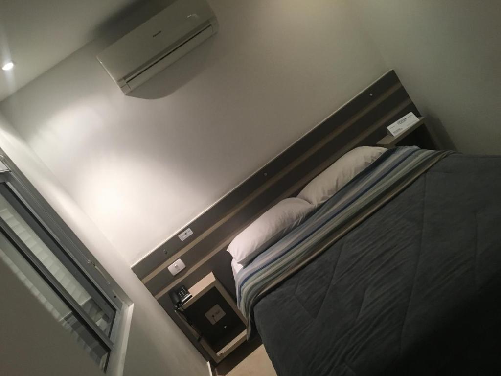  Hollyster Hotel