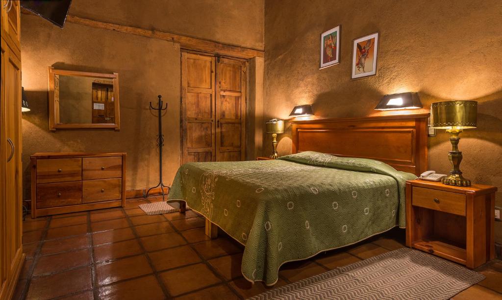 Postel nebo postele na pokoji v ubytování Hotel Refugio del Angel