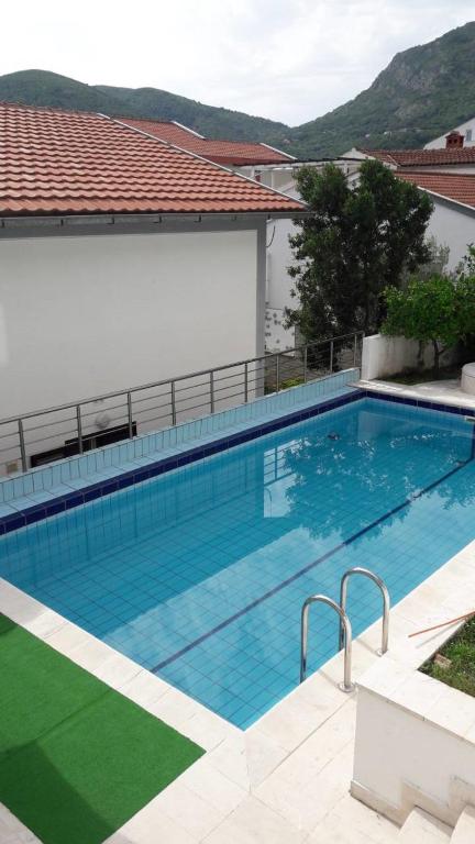 Bazén v ubytování Villa Antic with private pool in BUDVA nebo v jeho okolí