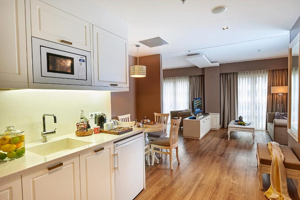 a kitchen and living room with a dining room at Renata Boutique Hotel Sisli in Istanbul