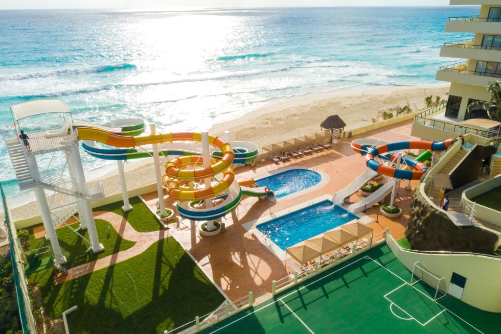 Piscina en o cerca de Crown Paradise Club Cancun - All Inclusive