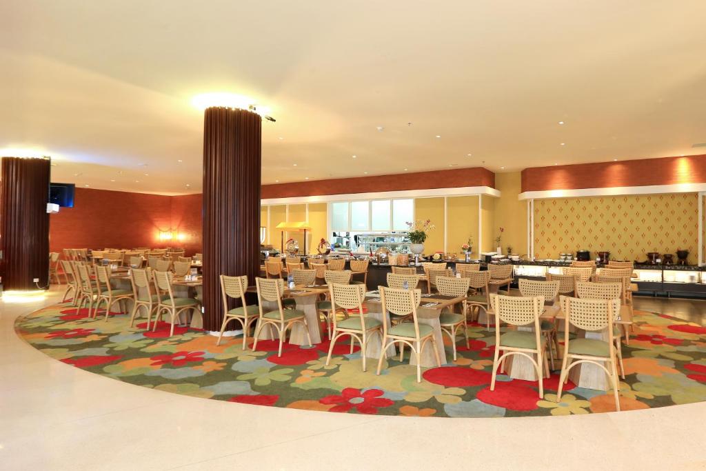Restaurace v ubytování Amartahills Hotel and Resort