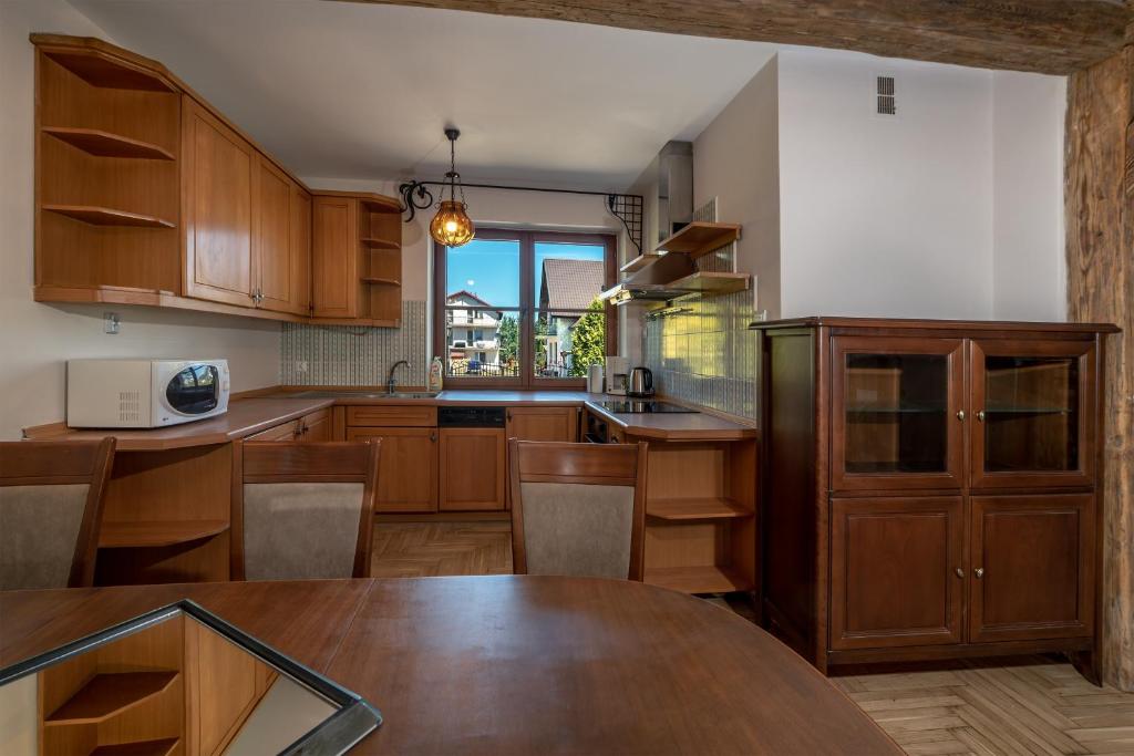 Kuchyň nebo kuchyňský kout v ubytování Apartamenty Dom Niezwykly