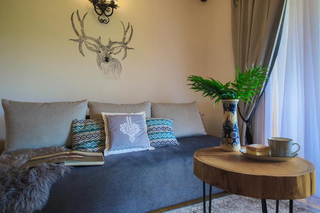 Posedenie v ubytovaní Folk Resort Domki i Apartamenty