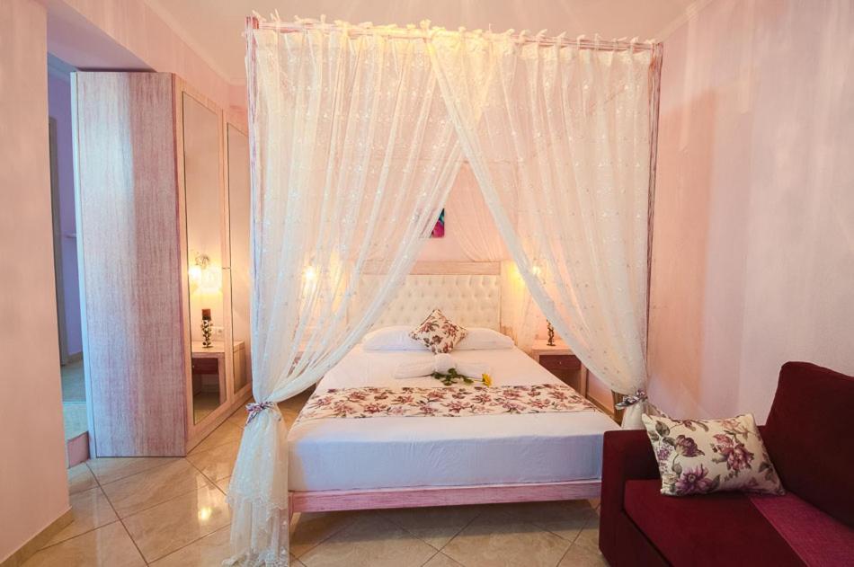 Łóżko lub łóżka w pokoju w obiekcie Villa Kaiti