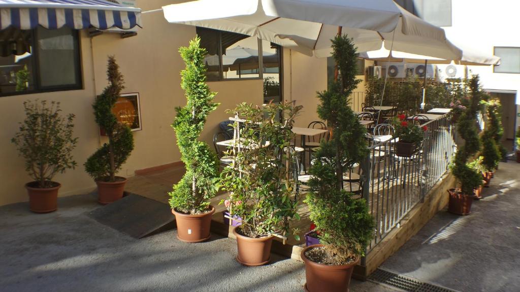 Vonkajšia záhrada v ubytovaní Hotel Firenze 2000