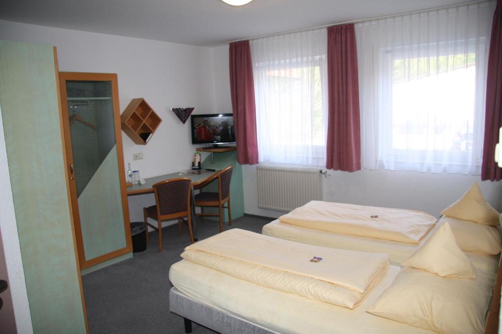 Postel nebo postele na pokoji v ubytování Akzent Hotel Goldener Ochsen
