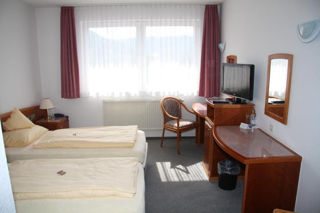 TV a/nebo společenská místnost v ubytování Akzent Hotel Goldener Ochsen
