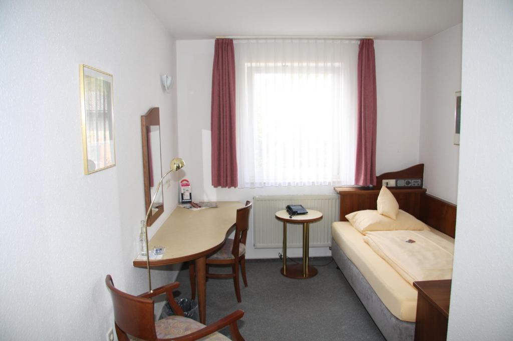 Postel nebo postele na pokoji v ubytování Akzent Hotel Goldener Ochsen