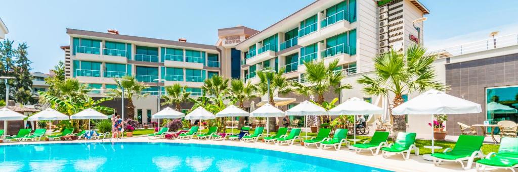 Bazén v ubytování Side Löwe Hotel nebo v jeho okolí