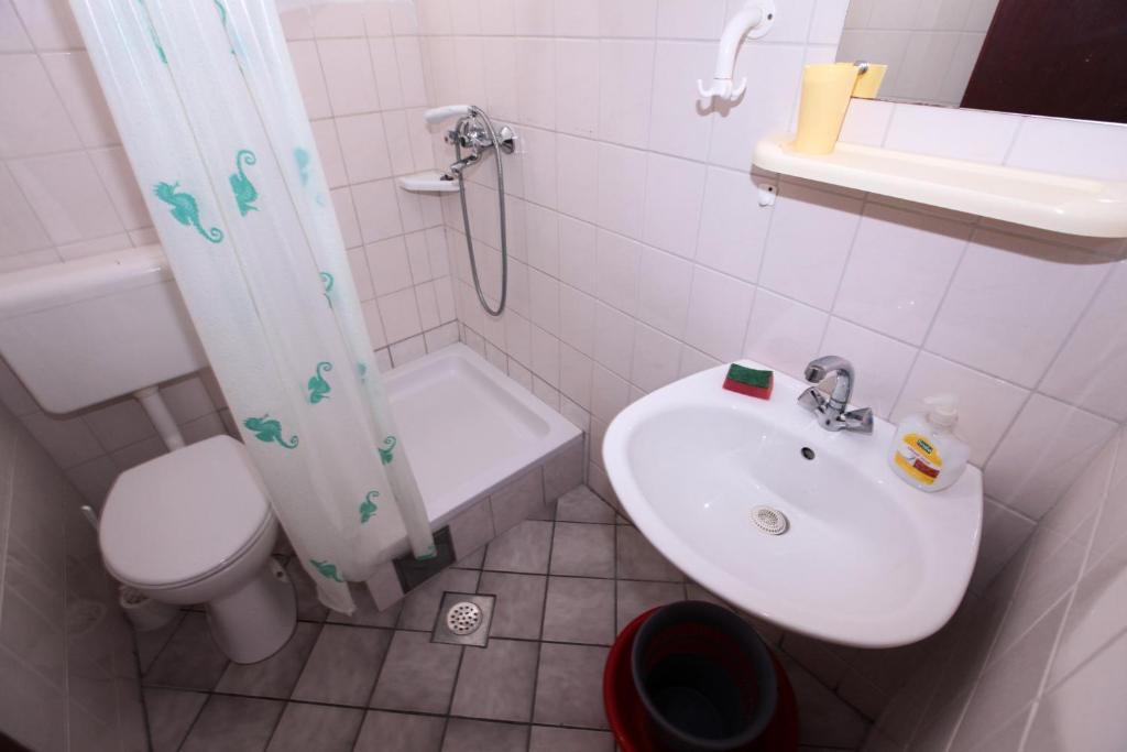 Kúpeľňa v ubytovaní Apartments Adna
