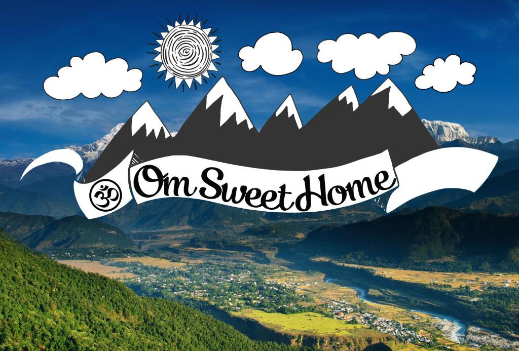 Una foto de una montaña con las palabras en un dulce hogar en Om sweet Home ॐ, en Pokhara