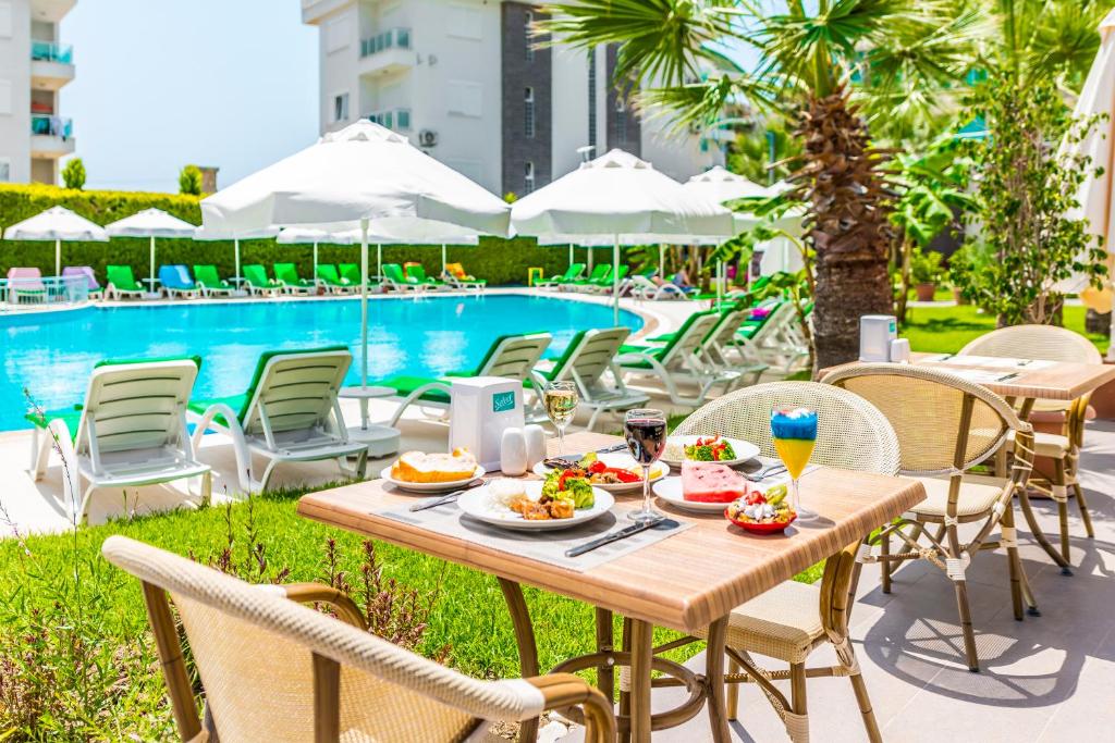 Bazén v ubytování Side Löwe Hotel nebo v jeho okolí