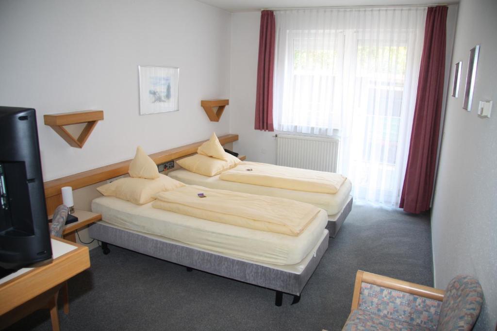 Postel nebo postele na pokoji v ubytování Akzent Hotel Goldener Ochsen