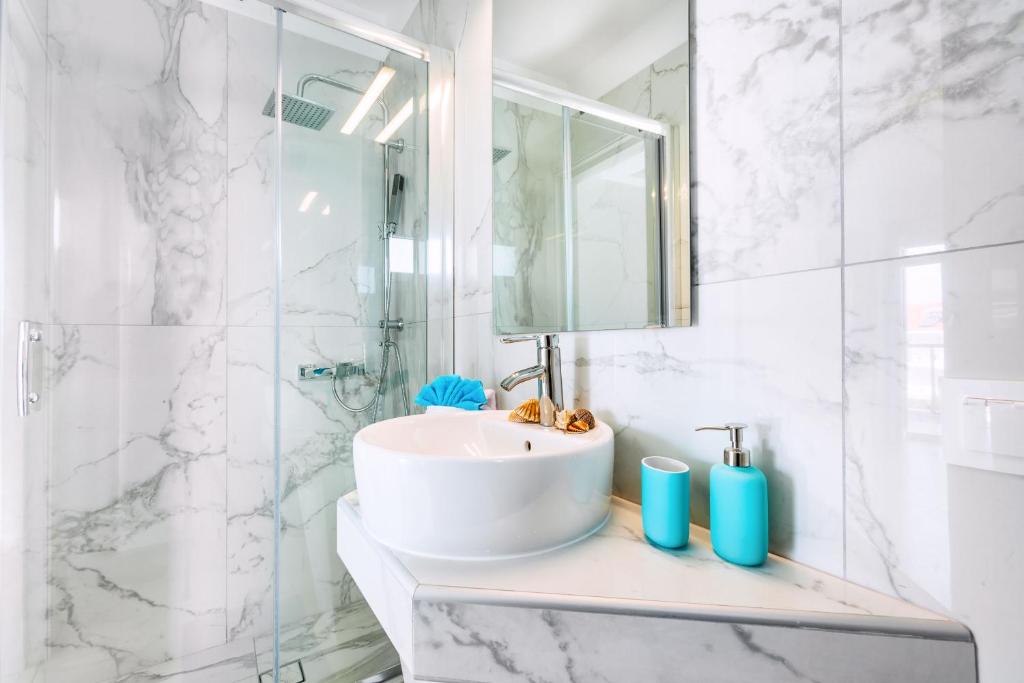 Asterias Premium Holiday Apartments - 15