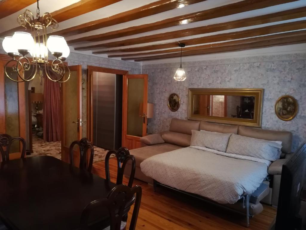Postel nebo postele na pokoji v ubytování Alojamiento Santa Engracia Laguardia