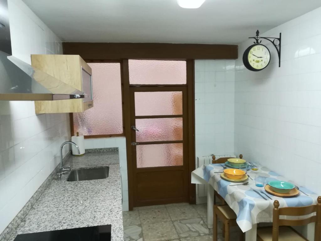 Kuchyň nebo kuchyňský kout v ubytování Alojamiento Santa Engracia Laguardia