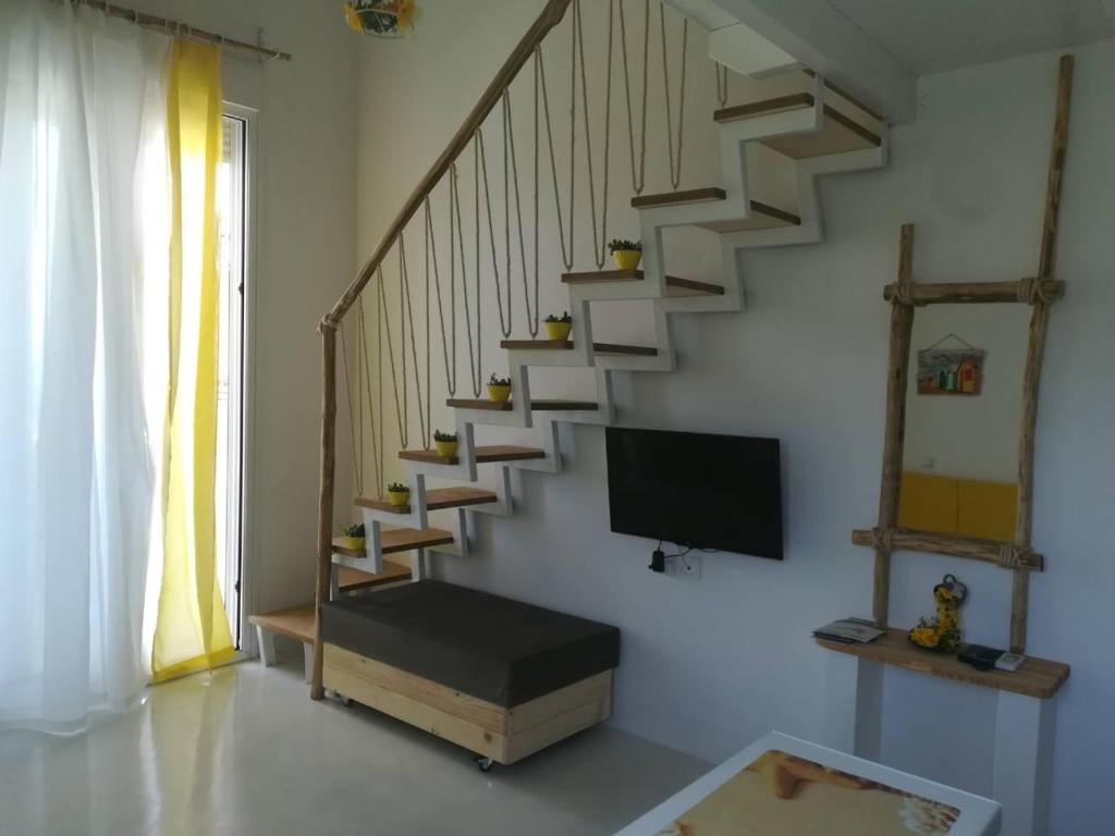Televízia a/alebo spoločenská miestnosť v ubytovaní Casa di Greco