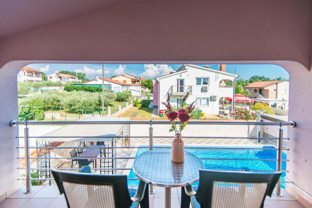 Bazén v ubytování Apartment Salha nebo v jeho okolí