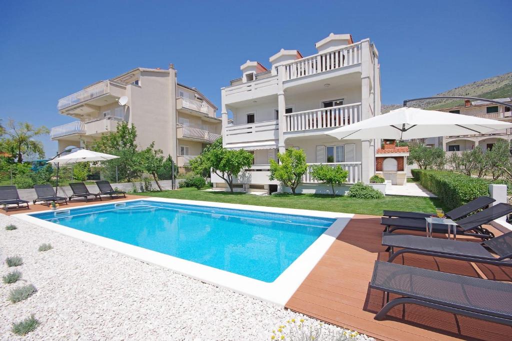 Bazén v ubytovaní Luxury penthouse Eva alebo v jeho blízkosti