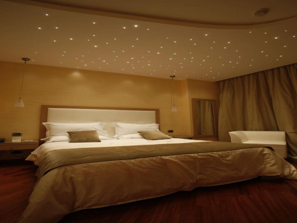 Een bed of bedden in een kamer bij Hotel Villa Esperia