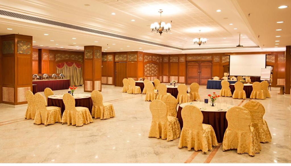 Restaurace v ubytování JP Chennai Hotel