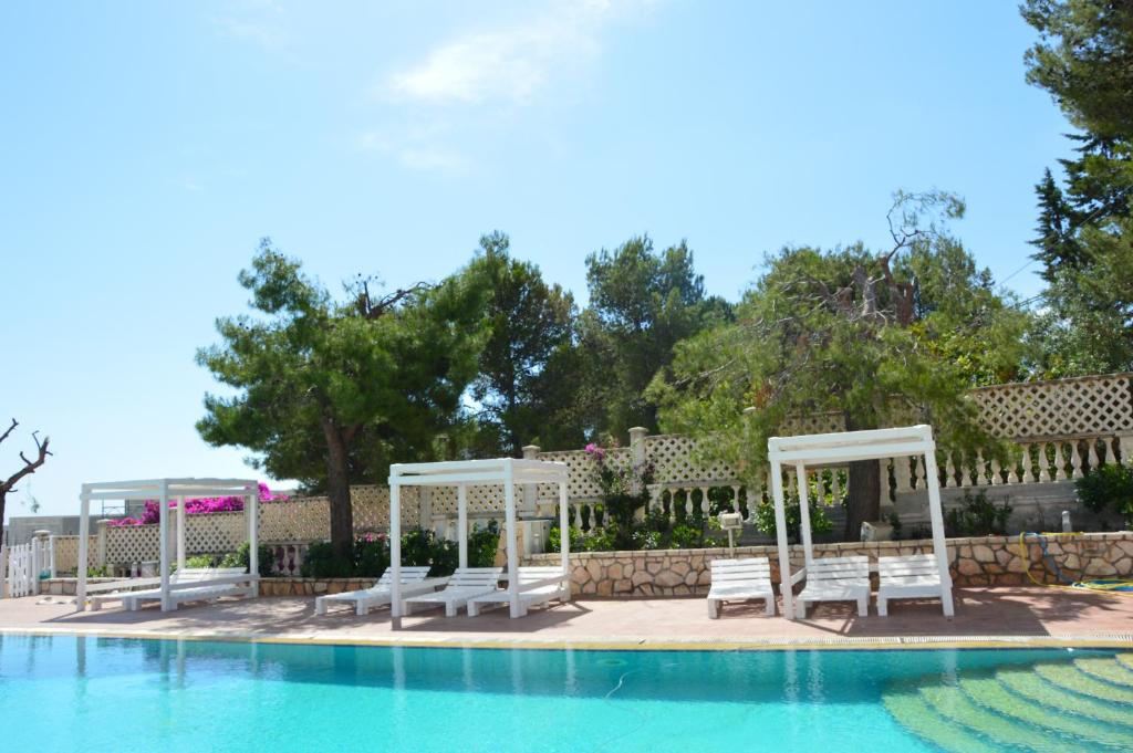 Bazén v ubytování Hotel Residence La Corvetta nebo v jeho okolí