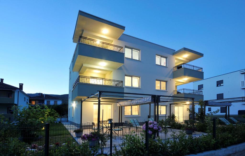 Budova, v ktorej sa apartmán nachádza