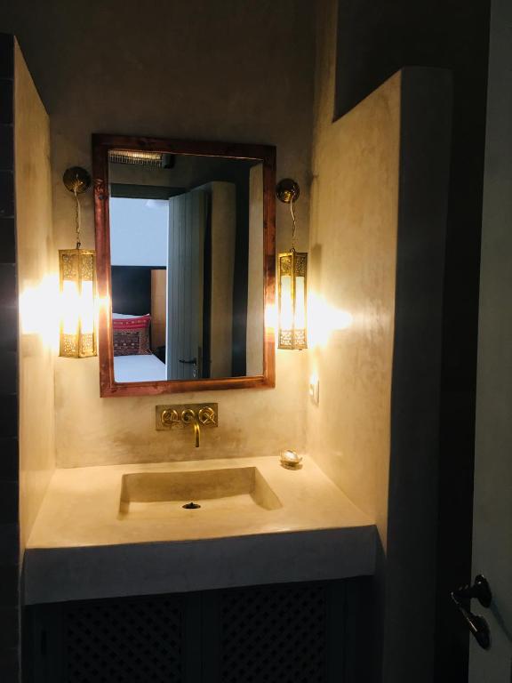 Uma casa de banho em Riad Alia