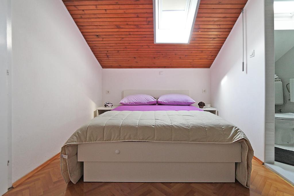 Posteľ alebo postele v izbe v ubytovaní Apartments Skako