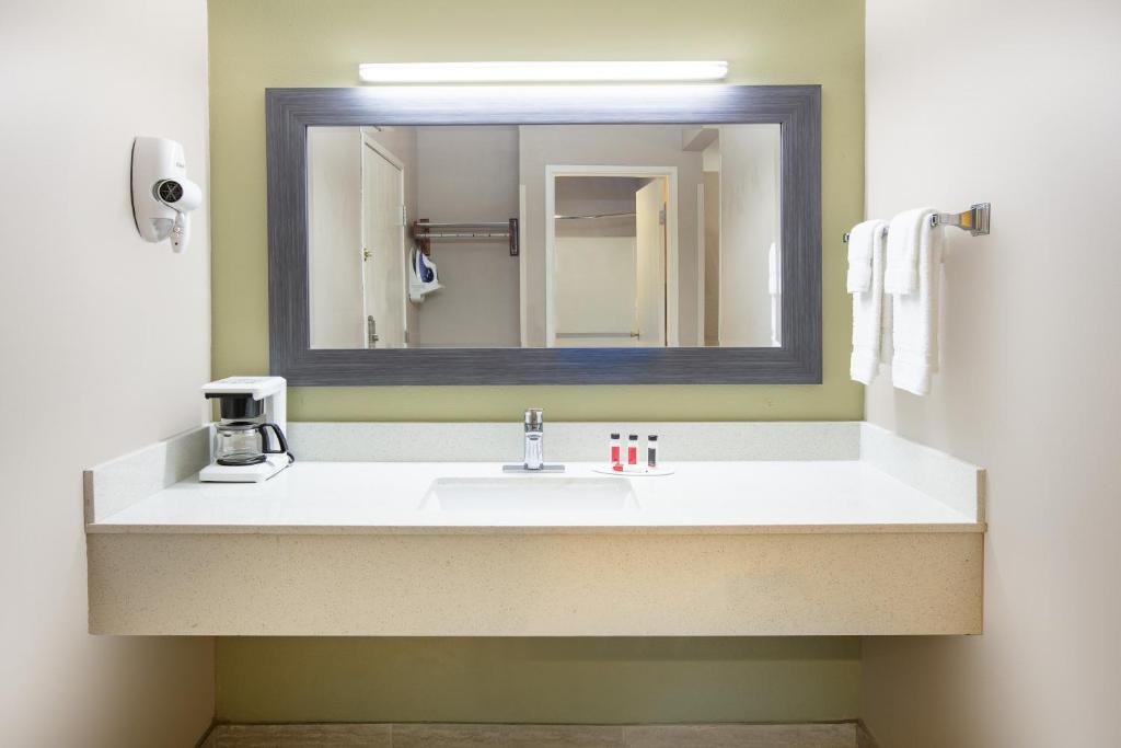 Baymont by Wyndham Plano - Queen Room With Two Queen Beds - Non-Smoking